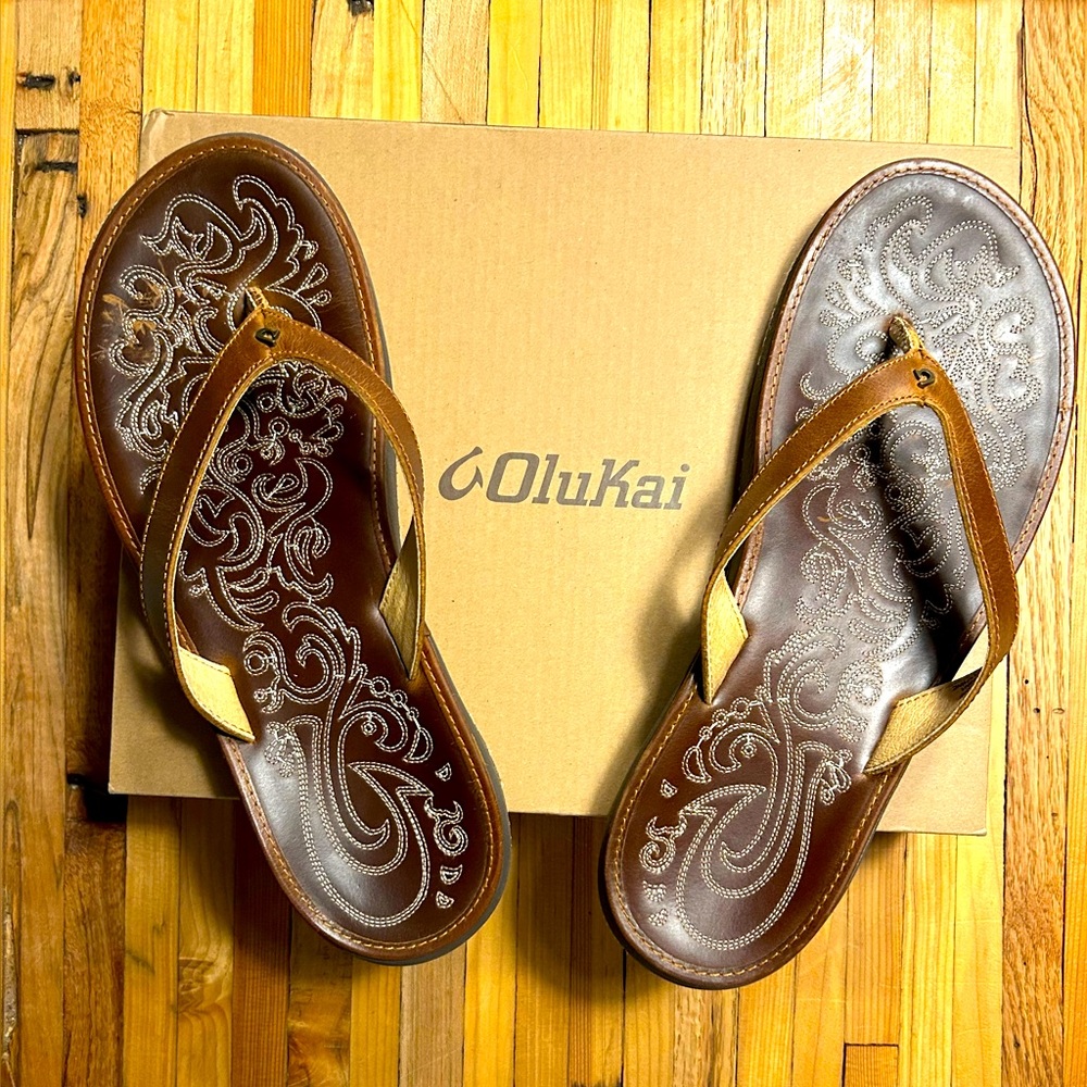 OluKai Paniolo  Sandals with Elegant Pattern